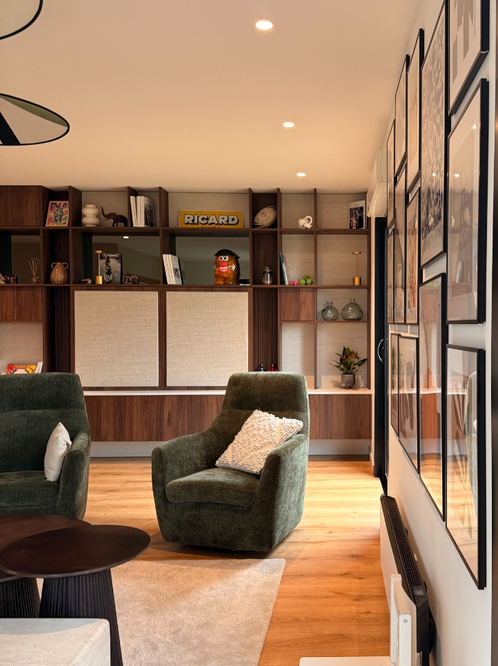 Vue d'ensemble du meuble TV sur mesure dans le séjour à Fleurbaix
